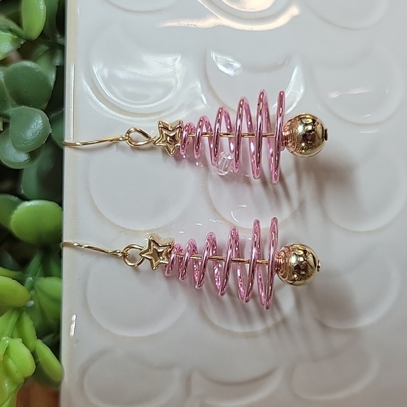PINK COIL TREE CHRISTMAS EARRINGS - Picture 7 of 8